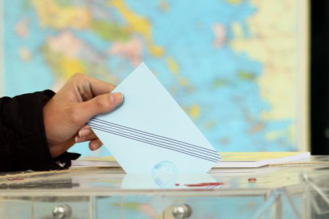Δύο νέες δημοσκοπήσεις δείχνουν το ... απόλυτο ντέρμπι!