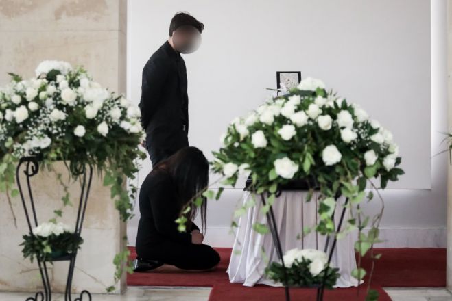 &Mu;&epsilon; &tau;&omicron; &laquo;Ή&lambda;&iota;&epsilon; &Kappa;&alpha;&lambda;&eta;&mu;έ&rho;&alpha;&raquo; &tau;&omicron; &tau;&epsilon;&lambda;&epsilon;&upsilon;&tau;&alpha;ί&omicron; &laquo;&alpha;&nu;&tau;ί&omicron;&raquo; &sigma;&tau;&omicron;&nu; Ά&kappa;&eta; &Tau;&sigma;&omicron;&chi;&alpha;&tau;&zeta;ό&pi;&omicron;&upsilon;&lambda;&omicron; - &Sigma;&upsilon;&nu;&tau;&epsilon;&tau;&rho;&iota;&mu;&mu;έ&nu;&eta; &eta; &Beta;ί&kappa;&upsilon; &Sigma;&tau;&alpha;&mu;ά&tau;&eta;