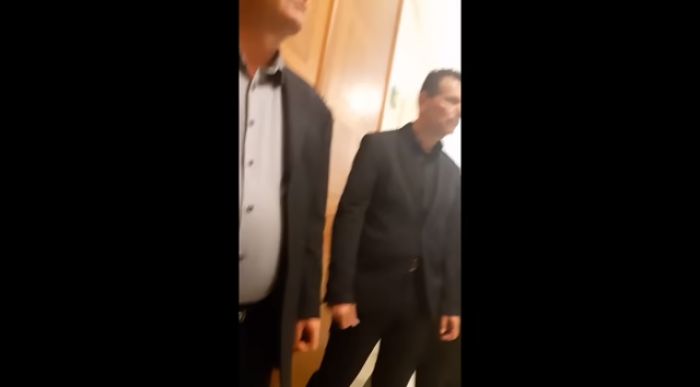 "Ντου" Κασιδιάρη σε Βούτση - Ντιμιτρόφ στη Βουλή (vd)