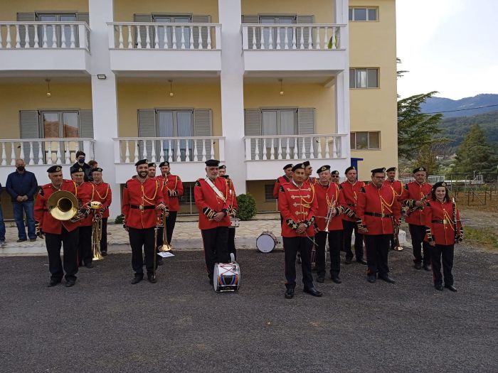 &Eta; &Phi;&iota;&lambda;&alpha;&rho;&mu;&omicron;&nu;&iota;&kappa;ή &tau;&omicron;&upsilon; &Delta;ή&mu;&omicron;&upsilon; &Tau;&rho;ί&pi;&omicron;&lambda;&eta;&sigmaf; &sigma;&tau;&eta; &Lambda;&iota;&tau;ά&nu;&epsilon;&upsilon;&sigma;&eta; &Epsilon;&pi;&iota;&tau;&alpha;&phi;ί&omicron;&upsilon; &sigma;&tau;&omicron; &Gamma;&eta;&rho;&omicron;&kappa;&omicron;&mu;&epsilon;ί&omicron;