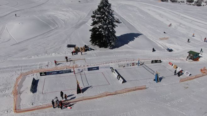 &Mu;&alpha;ί&nu;&alpha;&lambda;&omicron; | &Tau;&alpha; &gamma;ή&pi;&epsilon;&delta;&alpha; &tau;&omicron;&upsilon; 2&omicron;&upsilon; &Pi;&alpha;&nu;&epsilon;&lambda;&lambda;ή&nu;&iota;&omicron;&upsilon; &Pi;&rho;&omega;&tau;&alpha;&theta;&lambda;ή&mu;&alpha;&tau;&omicron;&sigmaf; Snow Volley ... &alpha;&pi;ό &psi;&eta;&lambda;ά!