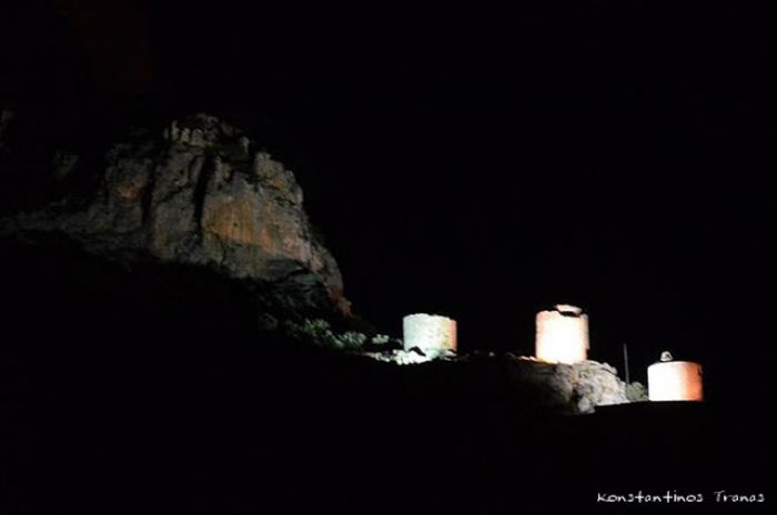 Θα φωταγωγηθούν απόψε οι τρεις μύλοι στο Λεωνίδιο (εικόνες)