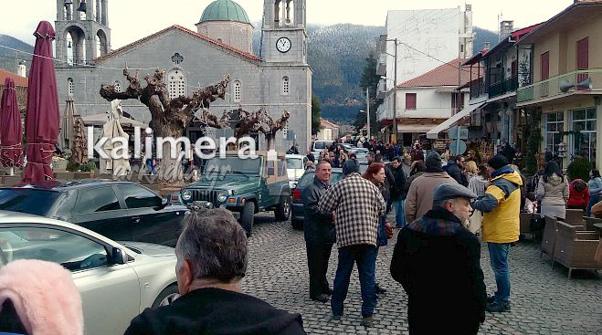 Επισκέπτες κατακλύζουν την πανέμορφη Βυτίνα! (εικόνες)