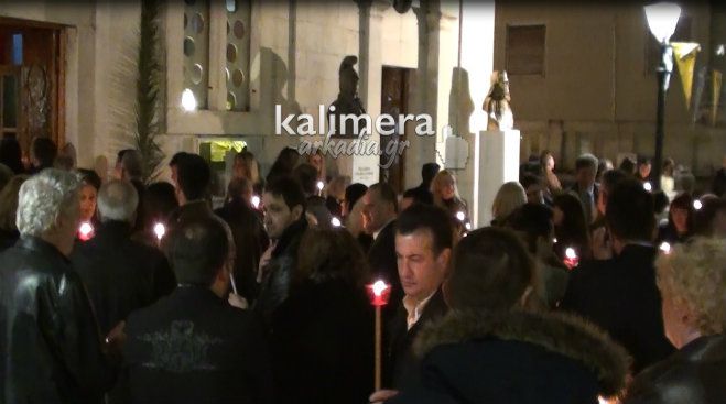Η τελετή της Αναστάσεως στην κεντρική πλατεία της Τρίπολης (vd)