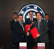 &Kappa;&iota;&nu;έ&zeta;&omicron;&iota; &phi;&omicron;&iota;&tau;&eta;&tau;έ&sigmaf;,
&Pi;&alpha;&nu;&epsilon;&pi;&iota;&sigma;&tau;&eta;&mu;&iota;&alpha;&kappa;&omicron;ί &Kappa;&alpha;&theta;&eta;&gamma;&eta;&tau;έ&sigmaf; &kappa;&alpha;&iota; &Epsilon;&rho;&epsilon;&upsilon;&nu;&eta;&tau;έ&sigmaf; έ&rho;&chi;&omicron;&nu;&tau;&alpha;&iota; &sigma;&tau;&eta;&nu; &Tau;&rho;ί&pi;&omicron;&lambda;&eta;, &sigma;&tau;&omicron; &pi;&lambda;&alpha;ί&sigma;&iota;&omicron; &sigma;&upsilon;&nu;&epsilon;&rho;&gamma;&alpha;&sigma;ί&alpha;&sigmaf; &mu;&epsilon; &tau;&omicron; &Pi;&alpha;&nu;&epsilon;&pi;&iota;&sigma;&tau;ή&mu;&iota;&omicron; &Pi;&epsilon;&lambda;&omicron;&pi;&omicron;&nu;&nu;ή&sigma;&omicron;&upsilon;!