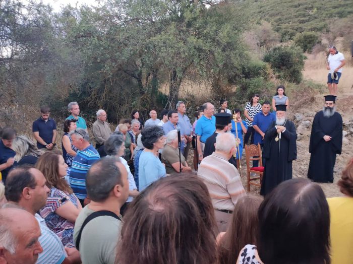 Λουκά Μαντινείας | Ο Εσπερινός στην "Κόκκινη Εκκλησιά" (εικόνες)