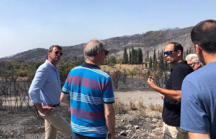 &Pi;&rho;ά&sigma;&iota;&nu;&omicron;&sigmaf; &Gamma;ά&lambda;&lambda;&omicron;&sigmaf; &Epsilon;&upsilon;&rho;&omega;&beta;&omicron;&upsilon;&lambda;&epsilon;&upsilon;&tau;ή&sigmaf; &sigma;&tau;&alpha; &pi;&upsilon;&rho;ό&pi;&lambda;&eta;&kappa;&tau;&alpha; &chi;&omega;&rho;&iota;ά &tau;&eta;&sigmaf; &Mu;&epsilon;&gamma;&alpha;&lambda;ό&pi;&omicron;&lambda;&eta;&sigmaf;: "&Eta; &Epsilon;&upsilon;&rho;ώ&pi;&eta; &pi;&rho;έ&pi;&epsilon;&iota; &nu;&alpha; &delta;&epsilon;ί&xi;&epsilon;&iota; &alpha;&lambda;&lambda;&eta;&lambda;&epsilon;&gamma;&gamma;ύ&eta; &sigma;&tau;&eta;&nu; &Epsilon;&lambda;&lambda;ά&delta;&alpha;"