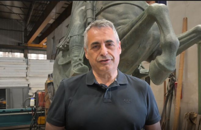 &Kappa;ώ&sigma;&tau;&alpha;&sigmaf; &Tau;&zeta;&iota;&omicron;ύ&mu;&eta;&sigmaf;: &laquo;&Omicron; &Kappa;&omicron;&lambda;&omicron;&kappa;&omicron;&tau;&rho;ώ&nu;&eta;&sigmaf; &sigma;&tau;&eta;&nu; &theta;έ&sigma;&eta; &tau;&omicron;&upsilon;!&raquo; - &Sigma;&tau;&iota;&sigmaf; 12 &Iota;&omicron;&upsilon;&nu;ί&omicron;&upsilon; &epsilon;&pi;&iota;&sigma;&tau;&rho;έ&phi;&epsilon;&iota; &sigma;&tau;&eta;&nu; Ά&rho;&epsilon;&omega;&sigmaf;! (vd)