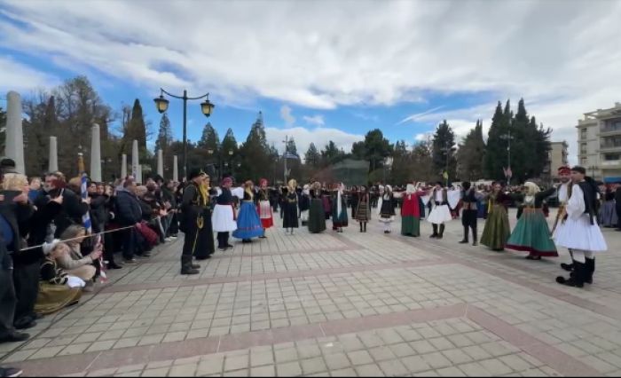 &Pi;&alpha;&rho;&alpha;&delta;&omicron;&sigma;&iota;&alpha;&kappa;&omicron;ί &chi;&omicron;&rho;&omicron;ί &sigma;&tau;&eta;&nu; &Pi;&lambda;&alpha;&tau;&epsilon;ί&alpha; Ά&rho;&epsilon;&omega;&sigmaf; (vd)!