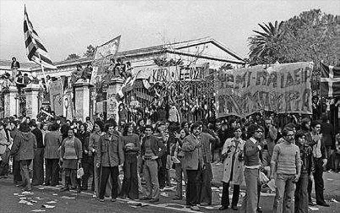 Τζιούμης για την επέτειο του Πολυτεχνείου: &quot;47 χρόνια Οδηγός και Φωτοδότης ακοίμητος&quot;