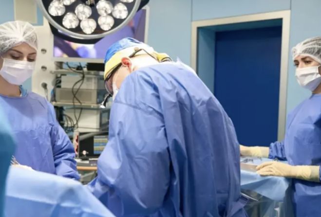 Τι προβλέπει η απόφαση για τα χειρουργεία από ιδιώτες γιατρούς στα δημόσια νοσοκομεία