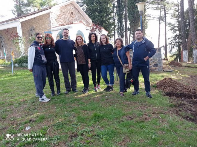 &Kappa;&omicron;&upsilon;&rho;&epsilon;ί&sigmaf; - &kappa;&omicron;&mu;&mu;&omega;&tau;έ&sigmaf; | &Delta;&epsilon;&nu;&tau;&rho;&omicron;&phi;ύ&tau;&epsilon;&upsilon;&sigma;&eta; &sigma;&tau;&omicron;&nu; &pi;&epsilon;&rho;&iota;&beta;ά&lambda;&lambda;&omicron;&nu;&tau;&alpha; &chi;ώ&rho;&omicron; &tau;&omega;&nu; &Delta;ώ&delta;&epsilon;&kappa;&alpha; &Alpha;&pi;&omicron;&sigma;&tau;ό&lambda;&omega;&nu;