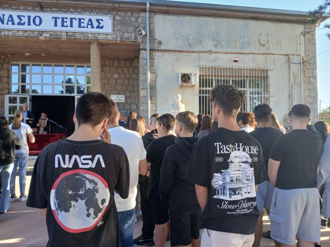 Ο Αγιασμός στο σχολικό συγκρότημα Γυμνασίου - Γενικού Λυκείου Τεγέας (εικόνες)