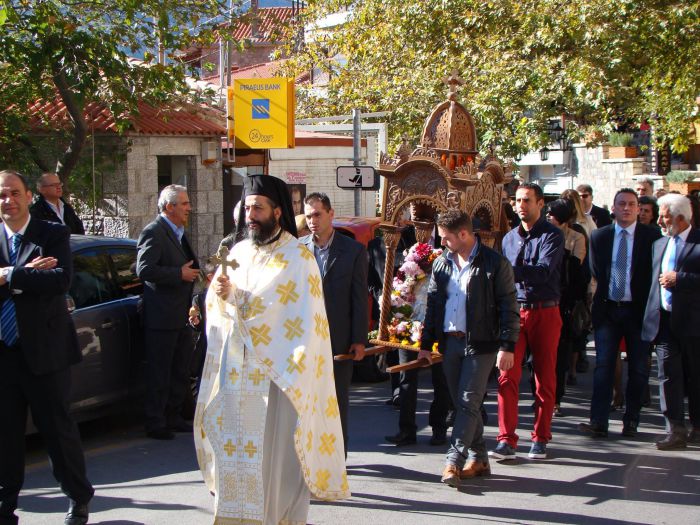 Η περιφορά της Αγίας εικόνας των Ταξιαρχών στα Λαγκάδια (vd)