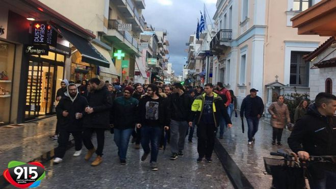 &Sigma;&tau;&alpha; &kappa;ά&gamma;&kappa;&epsilon;&lambda;&alpha; &omicron;&iota; &phi;&omicron;&iota;&tau;&eta;&tau;έ&sigmaf; | &Pi;&omicron;&rho;&epsilon;ί&alpha; &sigma;&tau;&omicron; &kappa;έ&nu;&tau;&rho;&omicron; &tau;&eta;&sigmaf; &Tau;&rho;ί&pi;&omicron;&lambda;&eta;&sigmaf; (vd)