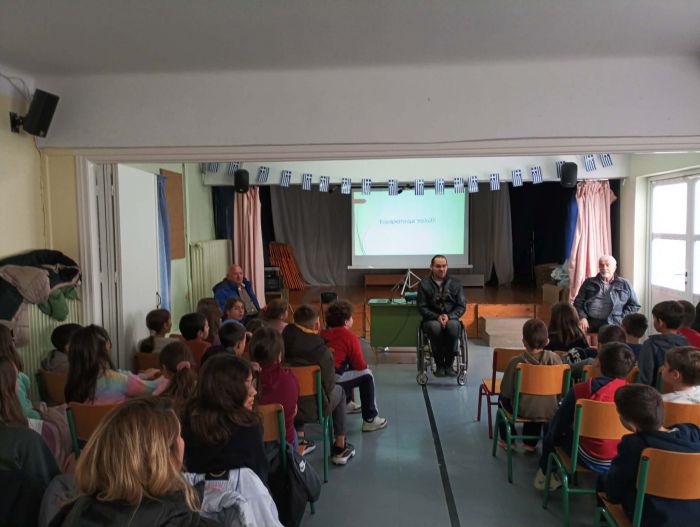 &Eta; &Pi;&epsilon;&rho;&iota;&phi;&epsilon;&rho;&epsilon;&iota;&alpha;&kappa;ή &Omicron;&mu;&omicron;&sigma;&pi;&omicron;&nu;&delta;ί&alpha; &Alpha;&tau;ό&mu;&omega;&nu; &mu;&epsilon; &Alpha;&nu;&alpha;&pi;&eta;&rho;ί&alpha; &Pi;&epsilon;&lambda;&omicron;&pi;&omicron;&nu;&nu;ή&sigma;&omicron;&upsilon; &sigma;&tau;&omicron; 9&omicron; &Delta;&eta;&mu;&omicron;&tau;&iota;&kappa;ό &Sigma;&chi;&omicron;&lambda;&epsilon;ί&omicron; &Tau;&rho;ί&pi;&omicron;&lambda;&eta;&sigmaf;