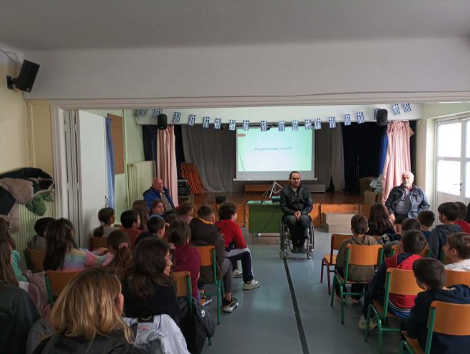 &Eta; &Pi;&epsilon;&rho;&iota;&phi;&epsilon;&rho;&epsilon;&iota;&alpha;&kappa;ή &Omicron;&mu;&omicron;&sigma;&pi;&omicron;&nu;&delta;ί&alpha; &Alpha;&tau;ό&mu;&omega;&nu; &mu;&epsilon; &Alpha;&nu;&alpha;&pi;&eta;&rho;ί&alpha; &Pi;&epsilon;&lambda;&omicron;&pi;&omicron;&nu;&nu;ή&sigma;&omicron;&upsilon; &sigma;&tau;&omicron; 9&omicron; &Delta;&eta;&mu;&omicron;&tau;&iota;&kappa;ό &Sigma;&chi;&omicron;&lambda;&epsilon;ί&omicron; &Tau;&rho;ί&pi;&omicron;&lambda;&eta;&sigmaf;