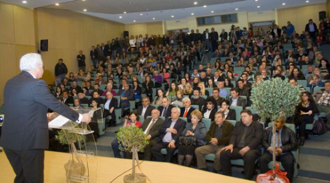 &Sigma;ή&mu;&epsilon;&rho;&alpha; - &Pi;&alpha;&rho;&omicron;&upsilon;&sigma;&iota;ά&zeta;&omicron;&nu;&tau;&alpha;&iota; &omicron;&iota; &upsilon;&pi;&omicron;&psi;ή&phi;&iota;&omicron;&iota; &tau;&omicron;&upsilon; &sigma;&upsilon;&nu;&delta;&upsilon;&alpha;&sigma;&mu;&omicron;ύ &laquo;&Nu;έ&alpha; &Tau;&rho;ί&pi;&omicron;&lambda;&eta;&raquo;