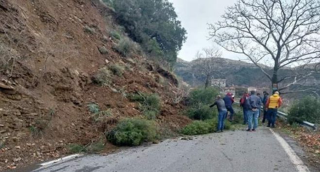 Σκοτάδια, κατολισθήσεις, ανεμογεννήτριες | Κωδικός «διώξτε κόσμο από τα χωριά της Γορτυνίας»