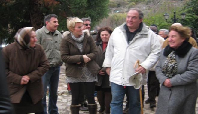 Στη Ζάτουνα ο Κώστας Καραμανλής με τη Νατάσα Παζαΐτη!