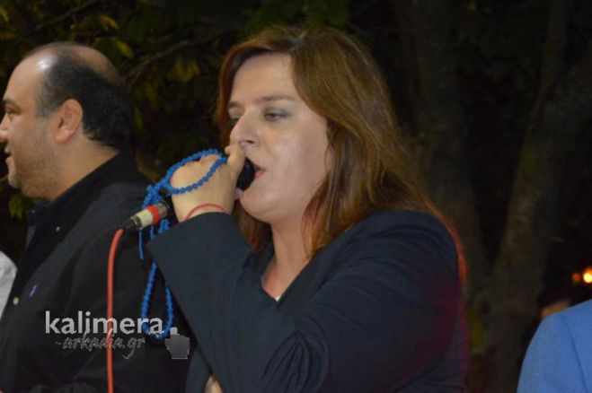 Γωγώ Τσαμπά: «Στα πανηγύρια πίνουν σαμπάνια από τις γόβες μου»