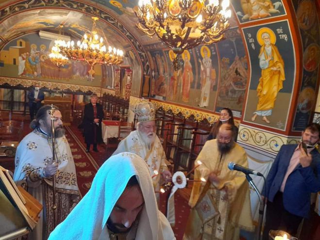 &Chi;&epsilon;&iota;&rho;&omicron;&tau;&omicron;&nu;ί&alpha; &Delta;&iota;&alpha;&kappa;ό&nu;&omicron;&upsilon; &tau;&epsilon;&lambda;έ&sigma;&tau;&eta;&kappa;&epsilon; &tau;&eta;&nu; &Kappa;&upsilon;&rho;&iota;&alpha;&kappa;ή &sigma;&tau;&eta;&nu; &Kappa;&alpha;&nu;&delta;ή&lambda;&alpha; (&epsilon;&iota;&kappa;ό&nu;&epsilon;&sigmaf;)
