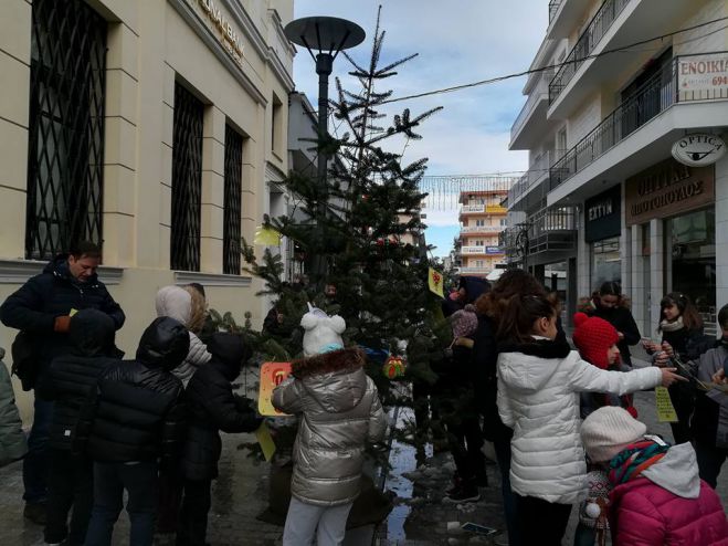 &Tau;&alpha; "&Sigma;&pi;&omicron;&upsilon;&rho;&gamma;ί&tau;&iota;&alpha;" &sigma;&tau;ό&lambda;&iota;&sigma;&alpha;&nu; &tau;&omicron; &Chi;&rho;&iota;&sigma;&tau;&omicron;&upsilon;&gamma;&epsilon;&nu;&nu;&iota;ά&tau;&iota;&kappa;&omicron; &delta;έ&nu;&delta;&rho;&omicron; &tau;&omicron;&upsilon;&sigmaf;! (&epsilon;&iota;&kappa;ό&nu;&epsilon;&sigmaf;)