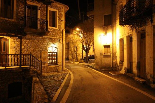 Προσφορά από τον Πατριωτικό Σύλλογο Τρικολώνων για φωτιστικά σώματα στη Στεμνίτσα!