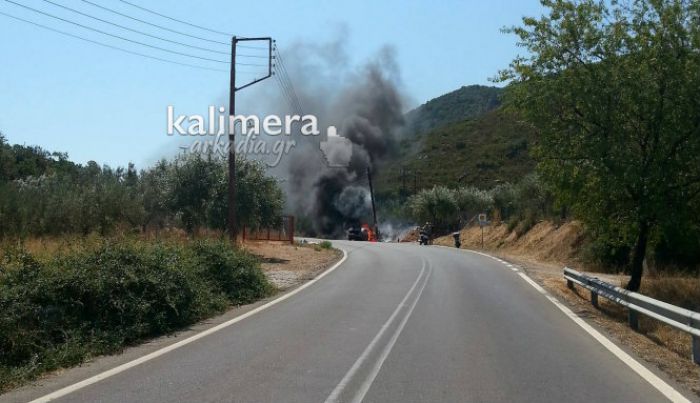 Αυτοκίνητο έπεσε σε κολώνα της ΔΕΗ και πήρε φωτιά στην Κυνουρία - Δείτε βίντεο!