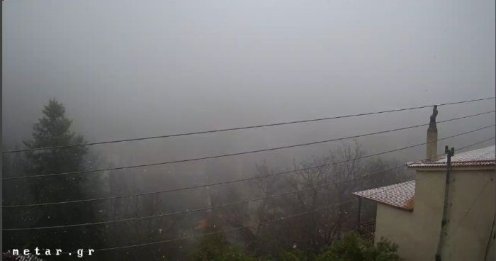 Απίστευτο: Χιόνισε στα Μαγούλιανα Γορτυνίας – Δείτε live!