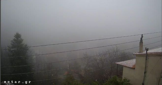 Απίστευτο: Χιόνισε στα Μαγούλιανα Γορτυνίας – Δείτε live!