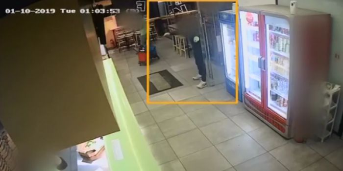 &Tau;&alpha; 45 &delta;&epsilon;&upsilon;&tau;&epsilon;&rho;ό&lambda;&epsilon;&pi;&tau;&alpha; &tau;&omicron;&upsilon; &tau;&rho;ό&mu;&omicron;&upsilon; &sigma;&epsilon; &pi;&iota;&tau;&sigma;&alpha;&rho;ί&alpha; &sigma;&tau;&omicron; &Gamma;&alpha;&lambda;ά&tau;&sigma;&iota; (vd)