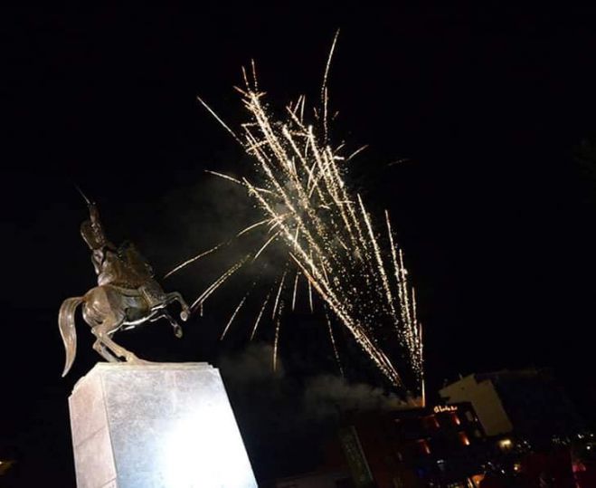 &Kappa;ώ&sigma;&tau;&alpha;&sigmaf; &Tau;&zeta;&iota;&omicron;ύ&mu;&eta;&sigmaf;: "K&omicron;&iota;&nu;ό &mu;&alpha;&sigmaf; ό&rho;&alpha;&mu;&alpha;, &mu;&iota;&alpha; &Tau;&rho;ί&pi;&omicron;&lambda;&eta; &tau;&omicron;&upsilon;&rho;&iota;&sigma;&tau;&iota;&kappa;ή, &mu;&iota;&alpha; &Tau;&rho;ί&pi;&omicron;&lambda;&eta; &sigma;ύ&gamma;&chi;&rho;&omicron;&nu;&eta; &kappa;&iota; &omicron;&rho;&gamma;&alpha;&nu;&omega;&mu;έ&nu;&eta;"