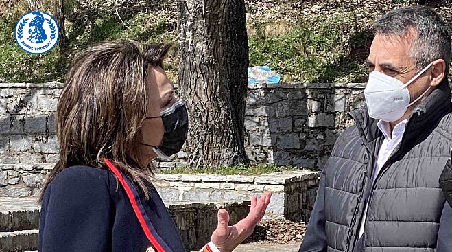 &Sigma;&tau;&omicron; &Lambda;&iota;&mu;&pi;&omicron;&beta;ί&sigma;&iota; &eta; &Gamma;&iota;ά&nu;&nu;&alpha; &Alpha;&gamma;&gamma;&epsilon;&lambda;&omicron;&pi;&omicron;ύ&lambda;&omicron;&upsilon; - &Tau;&zeta;&iota;&omicron;ύ&mu;&eta;&sigmaf;: &laquo;&Pi;&rho;&omicron;&omega;&theta;&omicron;ύ&mu;&epsilon; &sigma;&eta;&mu;&alpha;&nu;&tau;&iota;&kappa;ά &kappa;&alpha;&iota; &mu;ό&nu;&iota;&mu;&alpha; έ&rho;&gamma;&alpha; &sigma;&tau;&omicron; &tau;ό&pi;&omicron; &mu;&alpha;&sigmaf;&raquo;