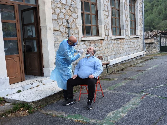 &Sigma;&chi;&epsilon;&delta;ό&nu; 200 rapid tests έ&gamma;&iota;&nu;&alpha;&nu; &sigma;&tau;&eta; &Beta;&lambda;&alpha;&chi;έ&rho;&nu;&alpha;! (&epsilon;&iota;&kappa;ό&nu;&epsilon;&sigmaf;)