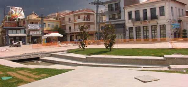 &Gamma;&iota;&alpha;&tau;ί &kappa;&alpha;&theta;&upsilon;&sigma;&tau;&epsilon;&rho;&epsilon;ί &omicron; &Delta;ή&mu;&omicron;&sigmaf; &nu;&alpha; &beta;ά&lambda;&epsilon;&iota; &kappa;&alpha;&nu;ό&nu;&epsilon;&sigmaf; &sigma;&tau;&eta; &lambda;&epsilon;&iota;&tau;&omicron;&upsilon;&rho;&gamma;ί&alpha; &tau;&eta;&sigmaf; &Pi;&lambda;&alpha;&tau;&epsilon;ί&alpha;&sigmaf; &Pi;&epsilon;&tau;&rho;&iota;&nu;&omicron;ύ;