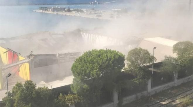Κατέρρευσε στέγαστρο στο παλιό λιμάνι της Πάτρας | Νεκρός ανασύρθηκε ένας 25χρονος (vd)