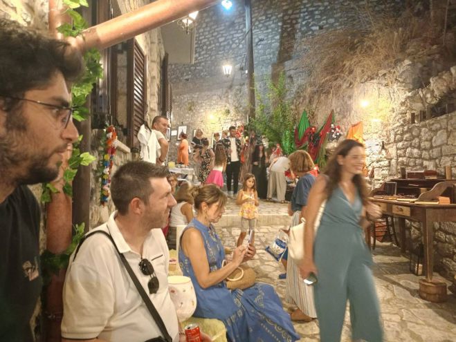 Ετοιμασίες για το 3ο Φεστιβάλ Τέχνης, στην παλιά Αγορά της Καρύταινας!