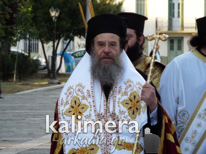 Άστραψε και βρόντηξε ο Μητροπολίτης Θεόκλητος για το Άγιος Φως! (vd)