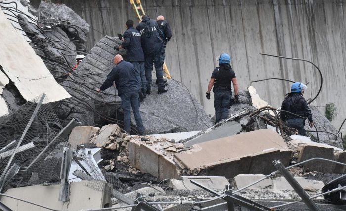 Ιταλία | Τουλάχιστον 22 νεκροί από την κατάρρευση της γέφυρας στη Γένοβα (vd)