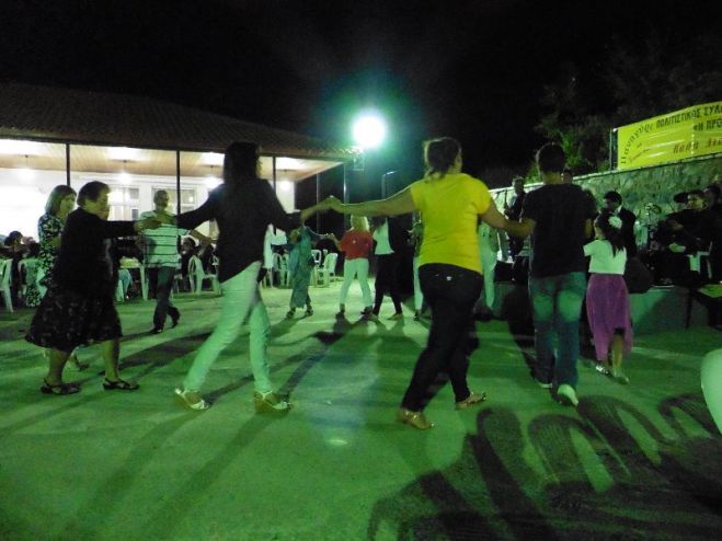 Μαλλωτά: Μεγάλο ξεφάντωμα στο πανηγύρι του χωριού! (εικόνες - βίντεο)