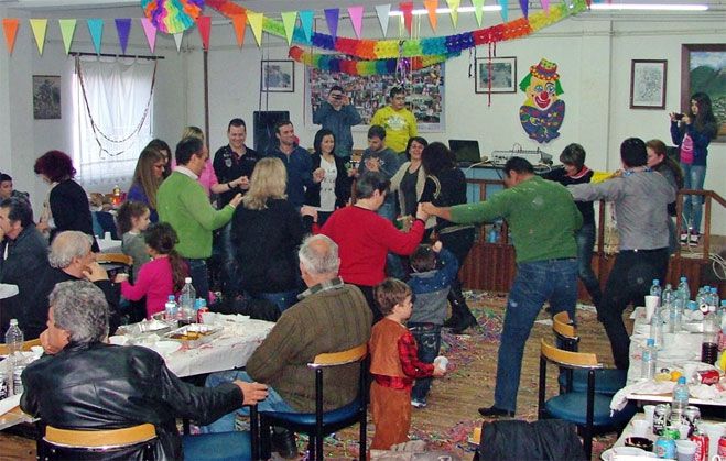 &Tau;&alpha; &pi;&alpha;&rho;&alpha;&delta;&omicron;&sigma;&iota;&alpha;&kappa;ά &chi;&omicron;&iota;&rho;&omicron;&sigma;&phi;ά&gamma;&iota;&alpha; &alpha;&nu;&alpha;&beta;ί&omega;&sigma;&alpha;&nu; &sigma;&tau;&eta; &Beta;&lambda;&alpha;&chi;έ&rho;&nu;&alpha; (&epsilon;&iota;&kappa;ό&nu;&epsilon;&sigmaf;)!