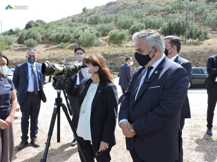Η Πρόεδρος της Ελληνικής Δημοκρατίας στη λιμνοθάλασσα του Μουστού (εικόνες)