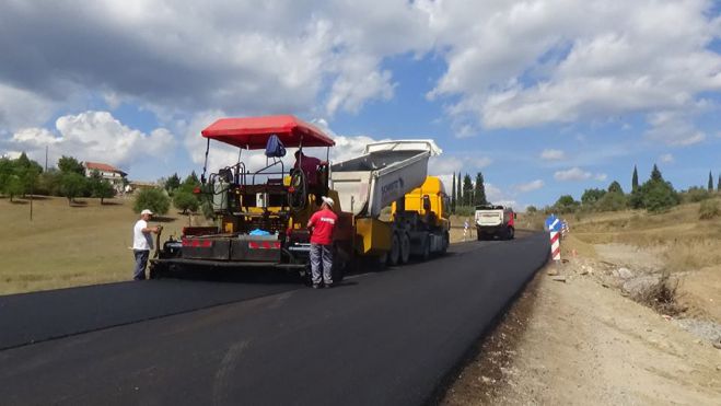 Τελειώνουν τα έργα στο δρόμο «Μεγαλόπολη – Καρύταινα» (vd)