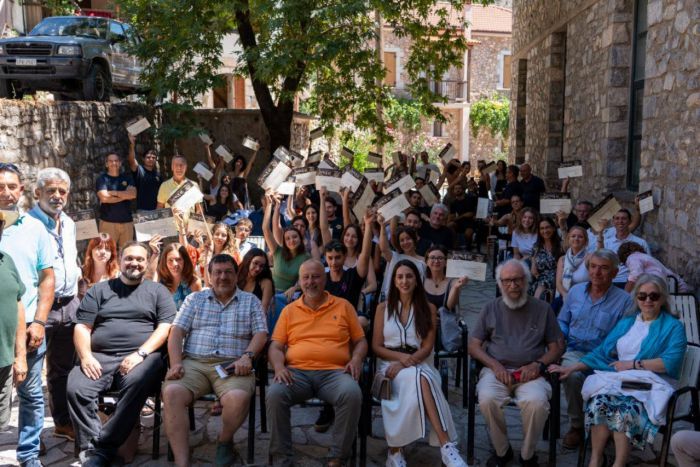 &Lambda;&alpha;&gamma;&kappa;ά&delta;&iota;&alpha; | &Mu;&epsilon; &mu;&epsilon;&gamma;ά&lambda;&eta; &sigma;&upsilon;&mu;&mu;&epsilon;&tau;&omicron;&chi;ή &tau;&omicron; 8&omicron; &Epsilon;&rho;&gamma;&alpha;&sigma;&tau;ή&rho;&iota;&omicron; &tau;&eta;&sigmaf; &tau;έ&chi;&nu;&eta;&sigmaf; &tau;&eta;&sigmaf; &pi;έ&tau;&rho;&alpha;&sigmaf; (&epsilon;&iota;&kappa;ό&nu;&epsilon;&sigmaf;)