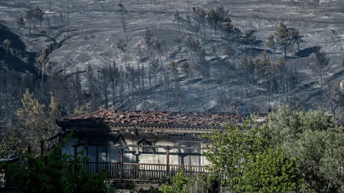 &Phi;&omega;&tau;&iota;ά &sigma;&epsilon; &Kappa;&omicron;&rho;&iota;&nu;&theta;ί&alpha; &kappa;&alpha;&iota; &Delta;&upsilon;&tau;&iota;&kappa;ή &Alpha;&tau;&tau;&iota;&kappa;ή: &Sigma;&epsilon; &delta;&iota;ά&sigma;&pi;&alpha;&rho;&tau;&alpha; &mu;έ&tau;&omega;&pi;&alpha; &eta; &pi;&upsilon;&rho;&kappa;&alpha;&gamma;&iota;ά - Έ&chi;&omicron;&upsilon;&nu; &kappa;&alpha;&epsilon;ί &pi;ά&nu;&omega; &alpha;&pi;ό 40.000 &sigma;&tau;&rho;έ&mu;&mu;&alpha;&tau;&alpha; (vd)