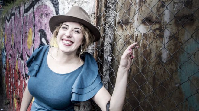 &Pi;έ&theta;&alpha;&nu;&epsilon; &eta; &eta;&theta;&omicron;&pi;&omicron;&iota;ό&sigmaf; &Nu;ί&kappa;&eta; &Lambda;&epsilon;&iota;&beta;&alpha;&delta;ά&rho;&eta;