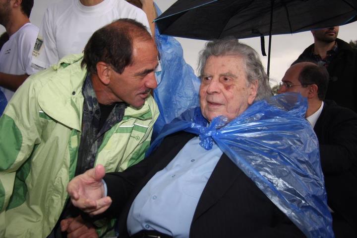 &Tau;&omicron;&upsilon;&sigmaf; &epsilon;&nu;ώ&nu;&epsilon;&iota; &eta; &Alpha;&rho;&kappa;&alpha;&delta;ί&alpha; - Ό&tau;&alpha;&nu; &omicron; &Gamma;&iota;ά&nu;&nu;&eta;&sigmaf; &Kappa;&omicron;ύ&rho;&omicron;&sigmaf; &sigma;&upsilon;&nu;ά&nu;&tau;&eta;&sigma;&epsilon; &tau;&omicron;&nu; &Mu;ί&kappa;&eta; &Theta;&epsilon;&omicron;&delta;&omega;&rho;ά&kappa;&eta; (&epsilon;&iota;&kappa;ό&nu;&epsilon;&sigmaf;)!