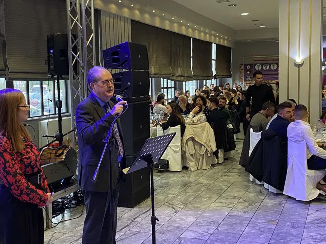 &Omicron; &pi;&epsilon;&rho;&iota;&phi;&epsilon;&rho;&epsilon;&iota;ά&rho;&chi;&eta;&sigmaf; &Pi;&epsilon;&lambda;&omicron;&pi;&omicron;&nu;&nu;ή&sigma;&omicron;&upsilon; &Pi;. &Nu;ί&kappa;&alpha;&sigmaf; &gamma;&iota;&alpha; &tau;&eta;&nu; &pi;&rho;&omicron;&sigma;&phi;&omicron;&rho;ά &tau;&omicron;&upsilon; &Lambda;&upsilon;&kappa;&epsilon;ί&omicron;&upsilon; &tau;&omega;&nu; &Epsilon;&lambda;&lambda;&eta;&nu;ί&delta;&omega;&nu;