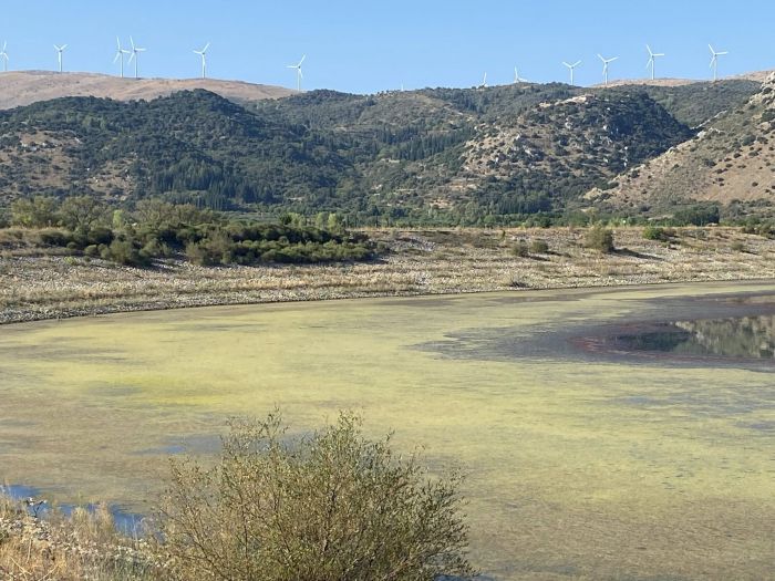 Το «κοινό μυστικό» που κρύβει η Λίμνη Τάκα